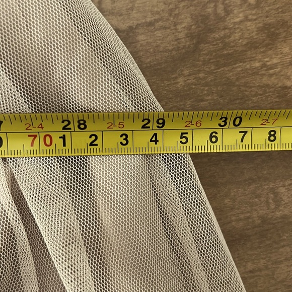 Keval Netted Skirt Taupe Mesh Tulle Midi Skirt Elastic Waist Women’s Small
AA - Picture 9 of 13